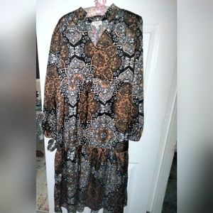 umGee Midi dress Size Medium NWT medallion paisley bronze and black print vneck